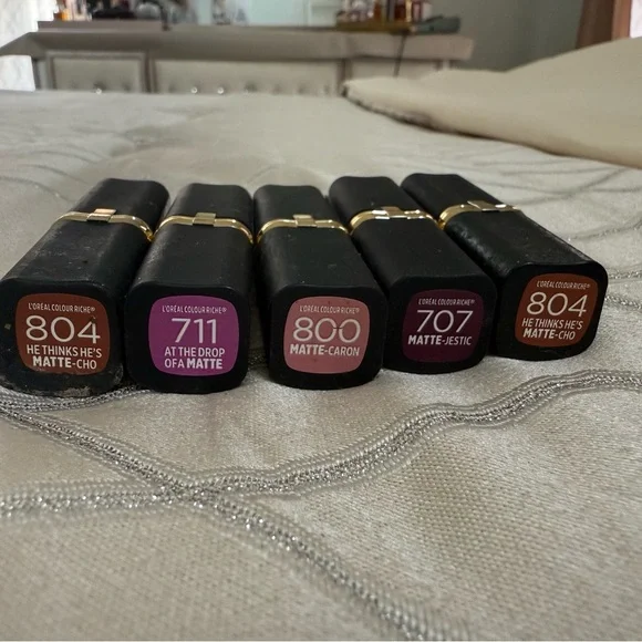 Loreal 5 Colour Riche Matte Lipstick - Picture 3 of 4